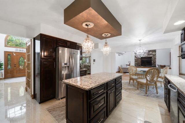 10650 Wildwood Drive, Palos Park, IL 60464