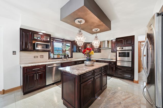 10650 Wildwood Drive, Palos Park, IL 60464