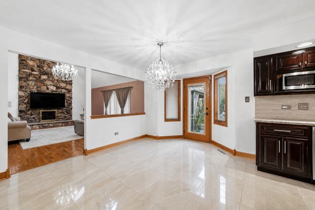 10650 Wildwood Drive, Palos Park, IL 60464