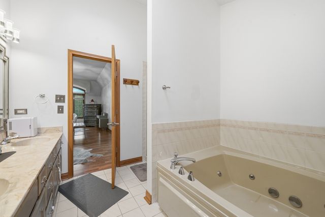 10650 Wildwood Drive, Palos Park, IL 60464
