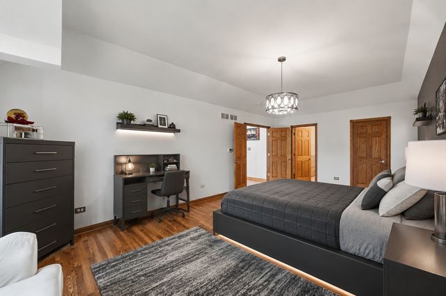 10650 Wildwood Drive, Palos Park, IL 60464