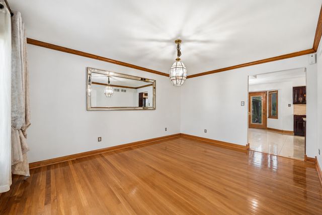 10650 Wildwood Drive, Palos Park, IL 60464