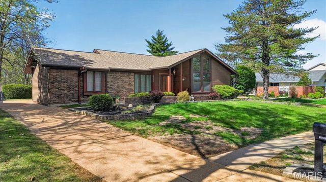 15233 Country Ridge Drive, Chesterfield, MO 63017