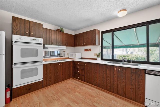 15233 Country Ridge Drive, Chesterfield, MO 63017