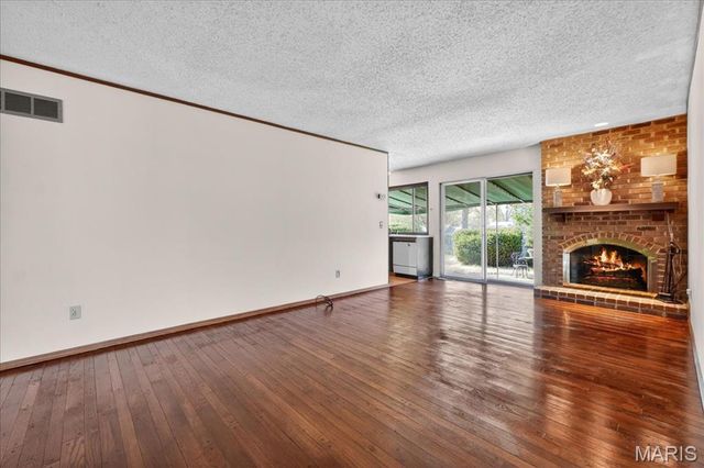 15233 Country Ridge Drive, Chesterfield, MO 63017