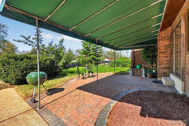 15233 Country Ridge Drive, Chesterfield, MO 63017