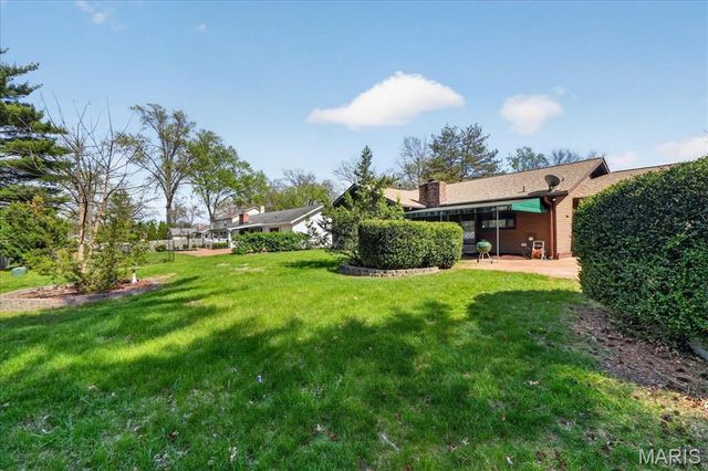 15233 Country Ridge Drive, Chesterfield, MO 63017