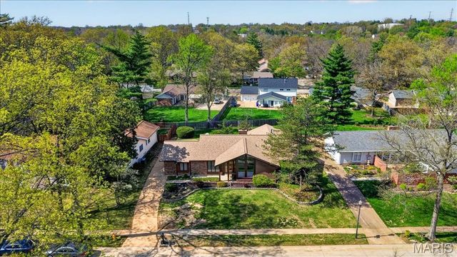 15233 Country Ridge Drive, Chesterfield, MO 63017