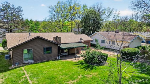 15233 Country Ridge Drive, Chesterfield, MO 63017