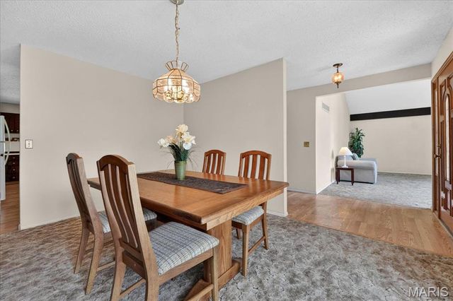 15233 Country Ridge Drive, Chesterfield, MO 63017