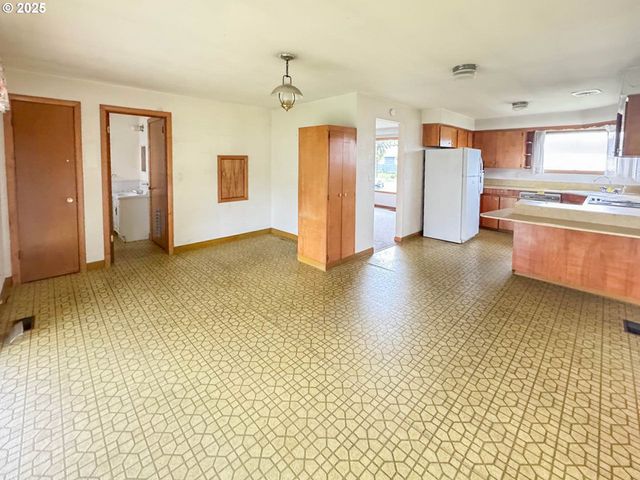 2892 CHESTER Ave, Salem, OR 97301