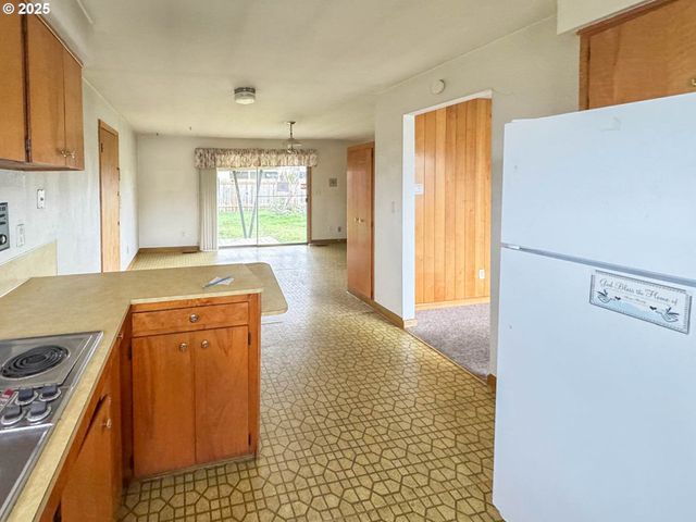 2892 CHESTER Ave, Salem, OR 97301