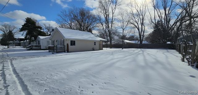 2194 E Bristol Road, Burton, MI 48529