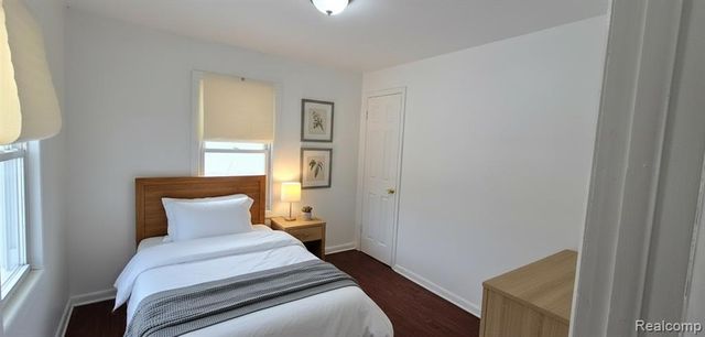 2194 E Bristol Road, Burton, MI 48529