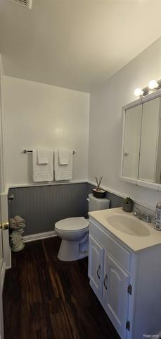 2194 E Bristol Road, Burton, MI 48529