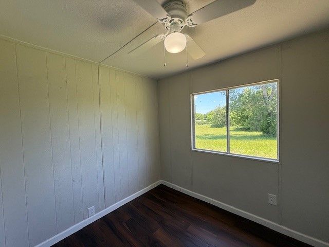 125 Oak Drive, Springtown, TX 76082