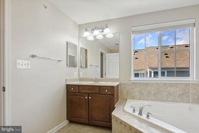 24650 CARIBOU SQ, Aldie, VA 20105