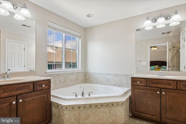 24650 CARIBOU SQ, Aldie, VA 20105