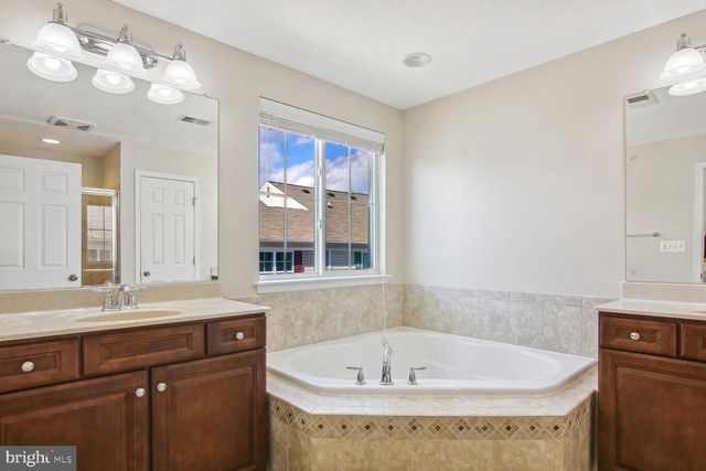 24650 CARIBOU SQ, Aldie, VA 20105
