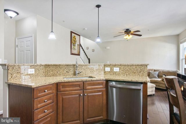 24650 CARIBOU SQ, Aldie, VA 20105