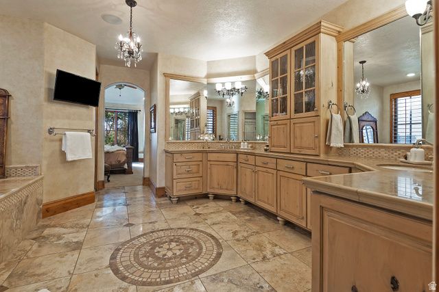 8778 S FALCON HEIGHTS LN, Sandy, UT 84093