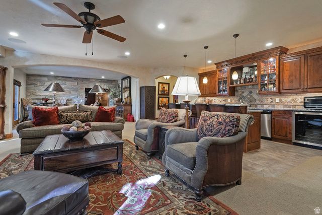 8778 S FALCON HEIGHTS LN, Sandy, UT 84093