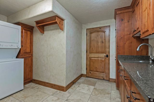 8778 S FALCON HEIGHTS LN, Sandy, UT 84093
