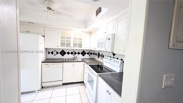 19051 NE 2nd Ave 1507, Miami, FL 33179