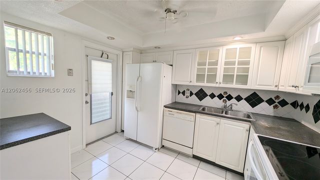 19051 NE 2nd Ave 1507, Miami, FL 33179
