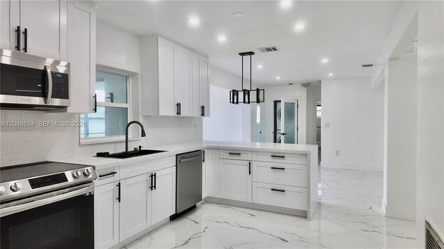 7721 Granada Blvd, Miramar, FL 33023