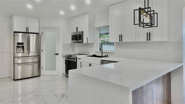 7721 Granada Blvd, Miramar, FL 33023