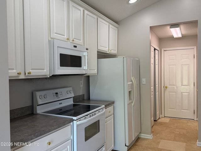 1884 LAKE FOREST Lane, Fleming Island, FL 32003