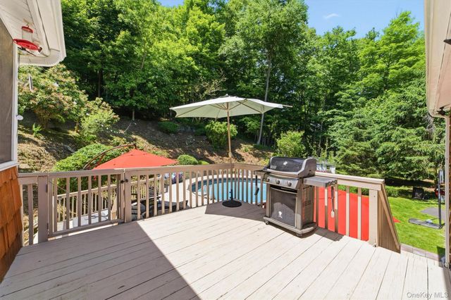 45 Lakeview Avenue W, Cortlandt Manor, NY 10567