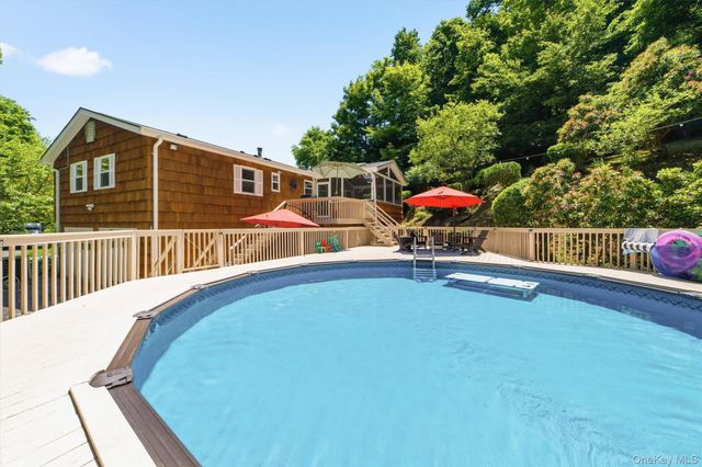 45 Lakeview Avenue W, Cortlandt Manor, NY 10567