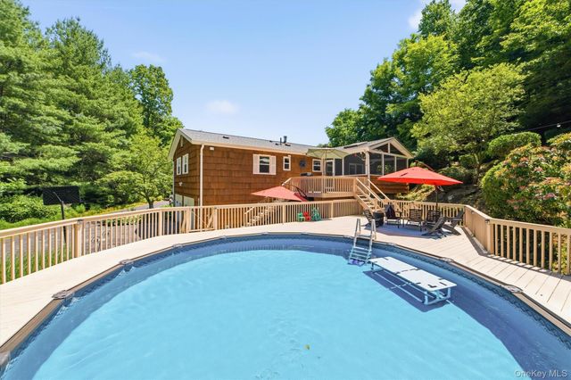 45 Lakeview Avenue W, Cortlandt Manor, NY 10567