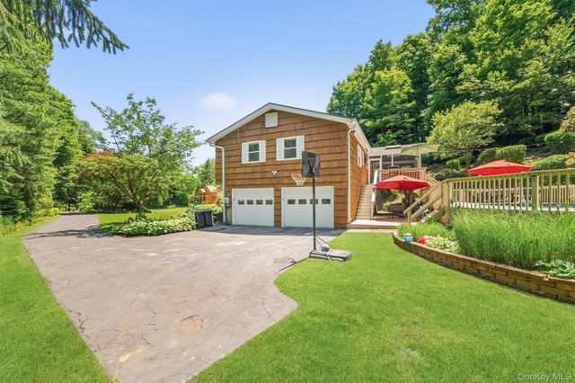 45 Lakeview Avenue W, Cortlandt Manor, NY 10567