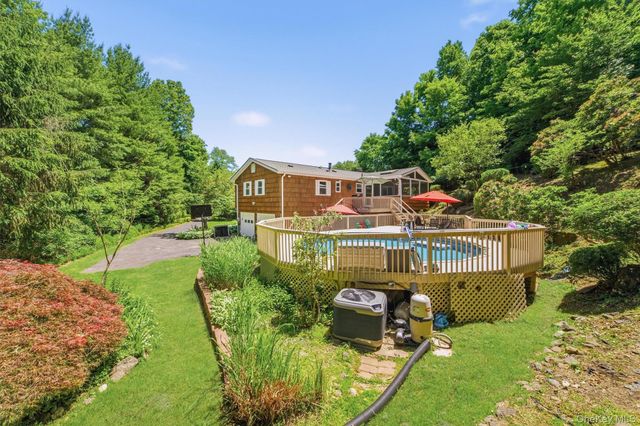 45 Lakeview Avenue W, Cortlandt Manor, NY 10567