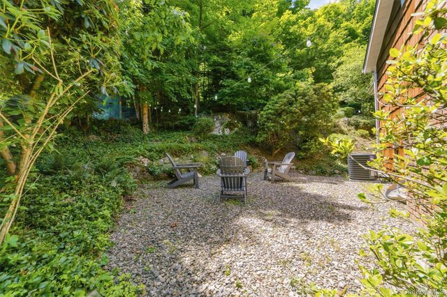 45 Lakeview Avenue W, Cortlandt Manor, NY 10567