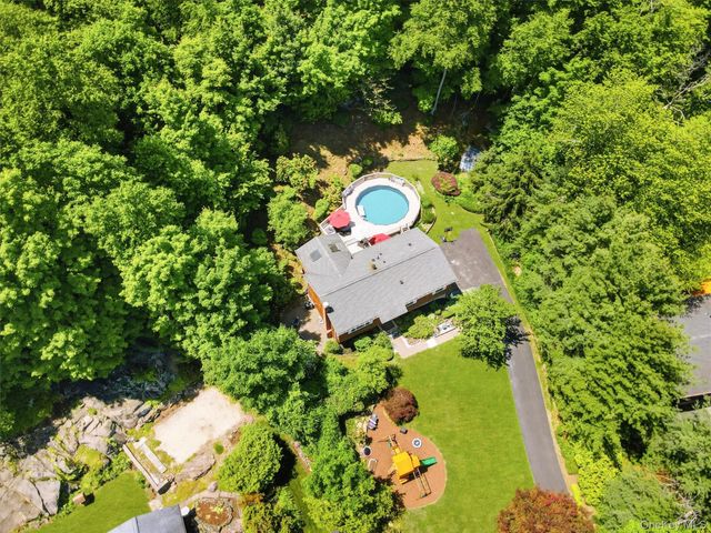 45 Lakeview Avenue W, Cortlandt Manor, NY 10567