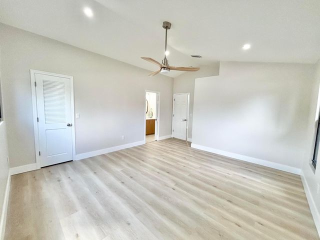 14 SE Paddock Circle, Jupiter, FL 33469