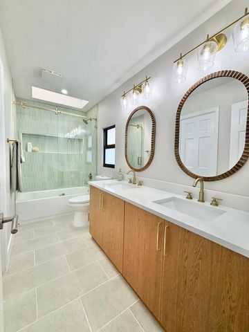 14 SE Paddock Circle, Jupiter, FL 33469