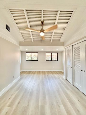 14 SE Paddock Circle, Jupiter, FL 33469