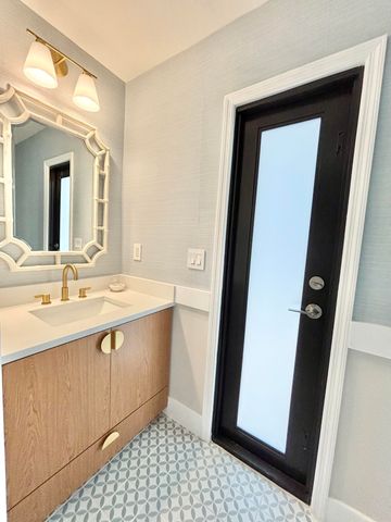 14 SE Paddock Circle, Jupiter, FL 33469