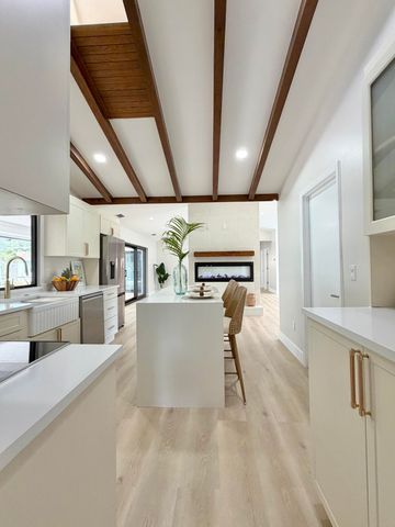 14 SE Paddock Circle, Jupiter, FL 33469