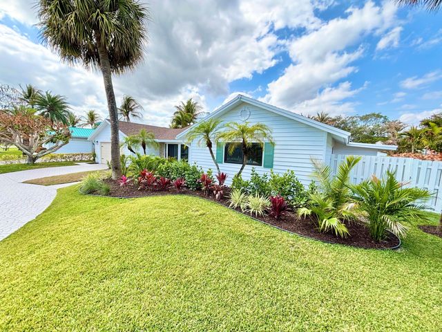 14 SE Paddock Circle, Jupiter, FL 33469