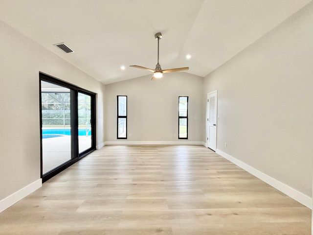 14 SE Paddock Circle, Jupiter, FL 33469