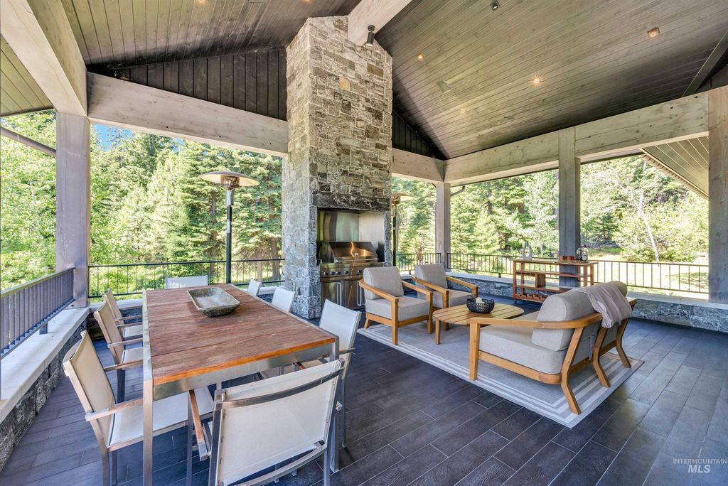 433 Sugarloaf Place, Donnelly, ID 83615 photo 10