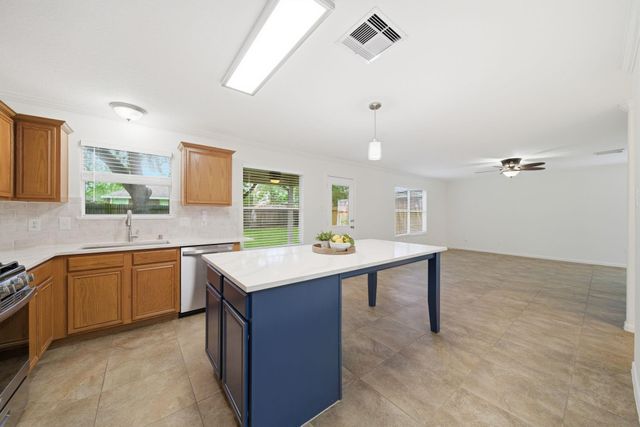32334 Summer Park Lane, Conroe, TX 77385