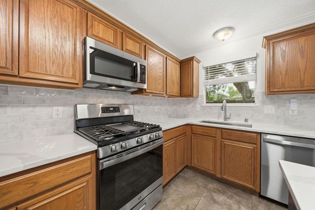 32334 Summer Park Lane, Conroe, TX 77385