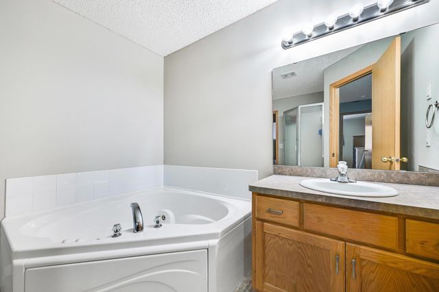 5435 144th Way NW 14, Anoka, MN 55303